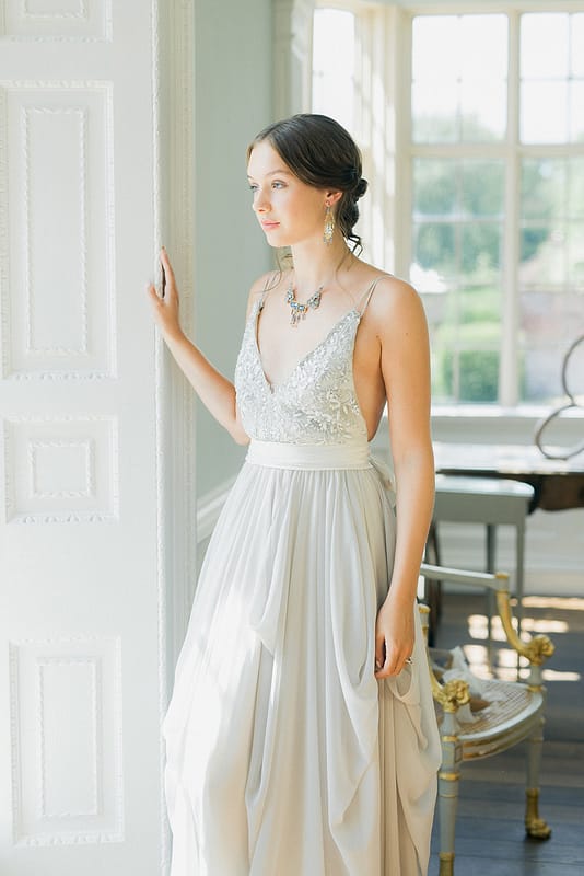 Image by <a class="text-p3" href="http://www.emmapilkingtonweddings.co.uk" target="_blank">Emma Pilkington</a>.