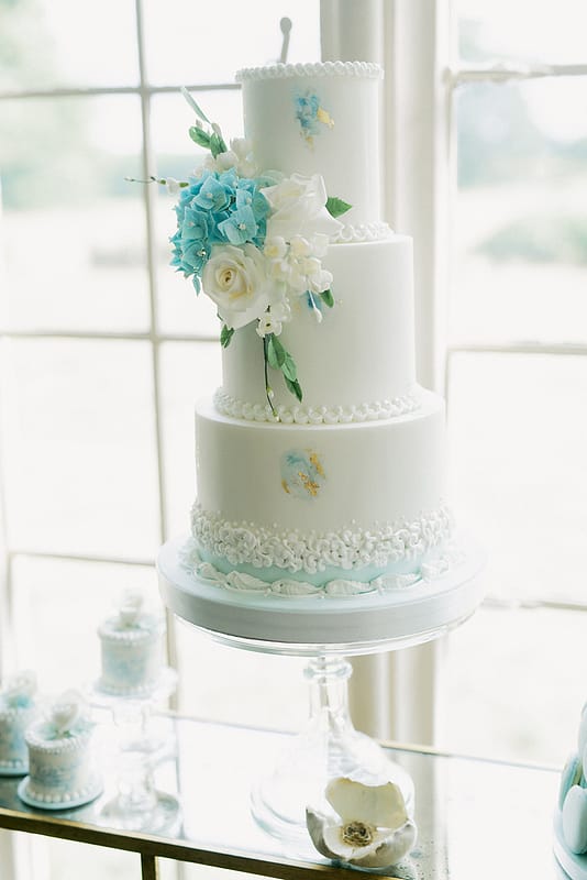 Image by <a class="text-p3" href="http://www.emmapilkingtonweddings.co.uk" target="_blank">Emma Pilkington</a>.