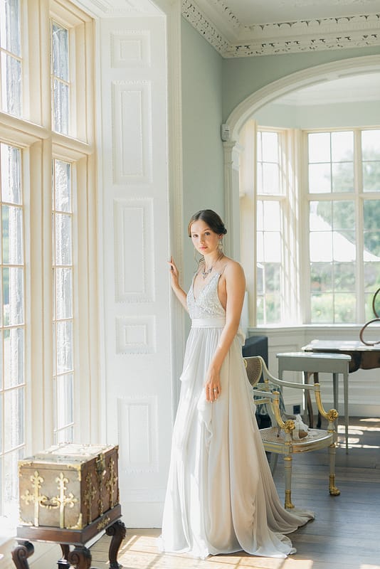 Image by <a class="text-p3" href="http://www.emmapilkingtonweddings.co.uk" target="_blank">Emma Pilkington</a>.