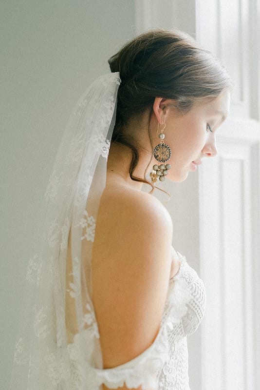 Image by <a class="text-p3" href="http://www.emmapilkingtonweddings.co.uk" target="_blank">Emma Pilkington</a>.
