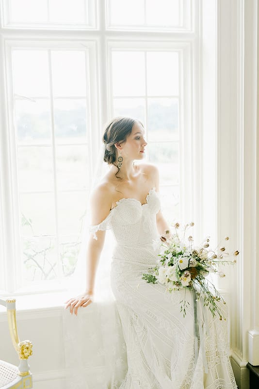 Image by <a class="text-p3" href="http://www.emmapilkingtonweddings.co.uk" target="_blank">Emma Pilkington</a>.