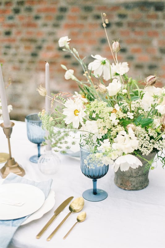 Image by <a class="text-p3" href="http://www.emmapilkingtonweddings.co.uk" target="_blank">Emma Pilkington</a>.
