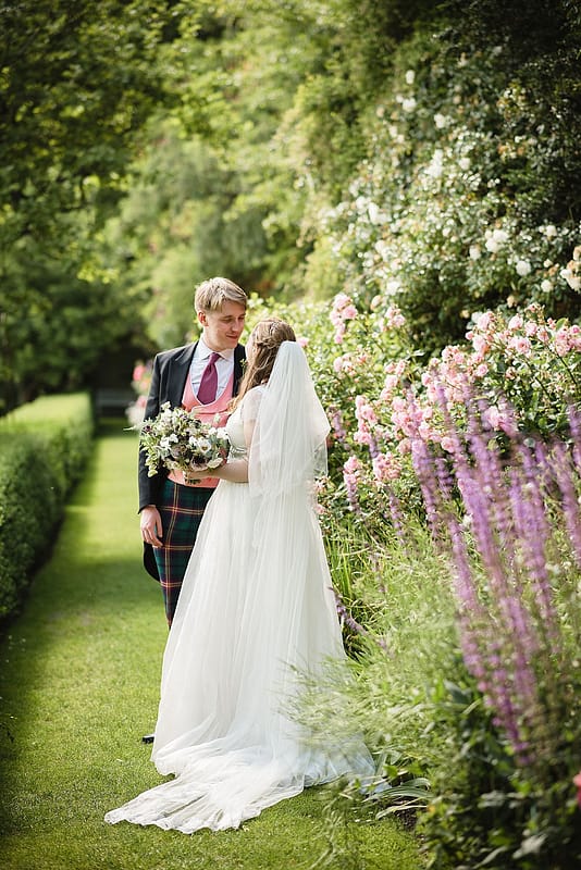 Image by <a class="text-p3" href="https://www.emmahare.com" target="_blank">Emma Hare Photography</a>.