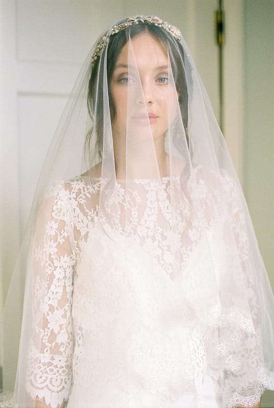 Image by <a class="text-p3" href="http://www.emmapilkingtonweddings.co.uk" target="_blank">Emma Pilkington</a>.