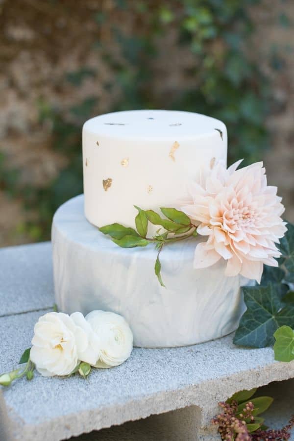 Image by <a class="text-p3" href="http://www.rahelmenigphotography.com" target="_blank">Rahel Menig Photography</a> via <a class="text-p3" href="http://www.stylemepretty.com" target="_blank">Style Me Pretty</a>.