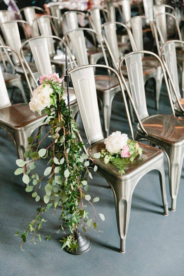 Image by <a class="text-p3" href="http://www.sasithonphotography.com" target="_blank">Sasithon Photography</a> via <a class="text-p3" href="http://www.stylemepretty.com" target="_blank">Style Me Pretty</a>.
