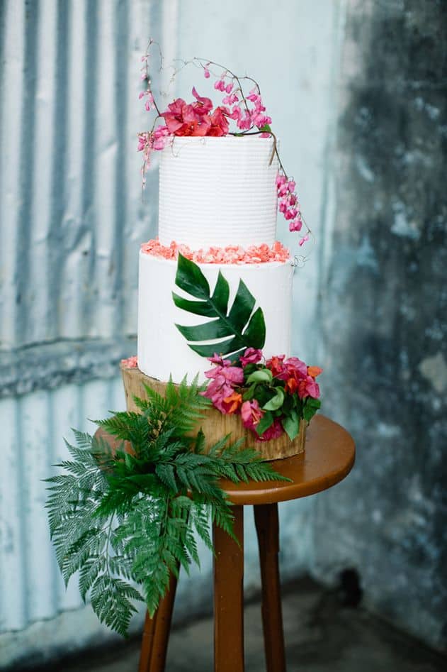 Image by <a class="text-p3" href="http://www.leezettphotography.com/blog/" target="_blank">Leezett Photography</a> via <a class="text-p3" href="http://www.bulabride.com" target="_blank">Bula Bride</a>.