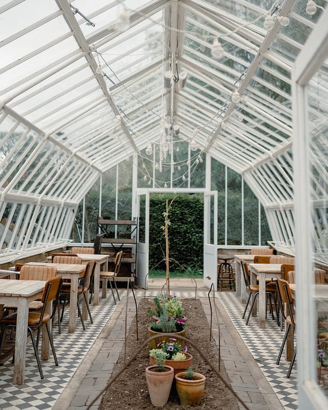 Image by <a class="text-p3" href="https://www.rebeccasearlephotography.co.uk" target="_blank">Rebecca Searle Photography</a>.