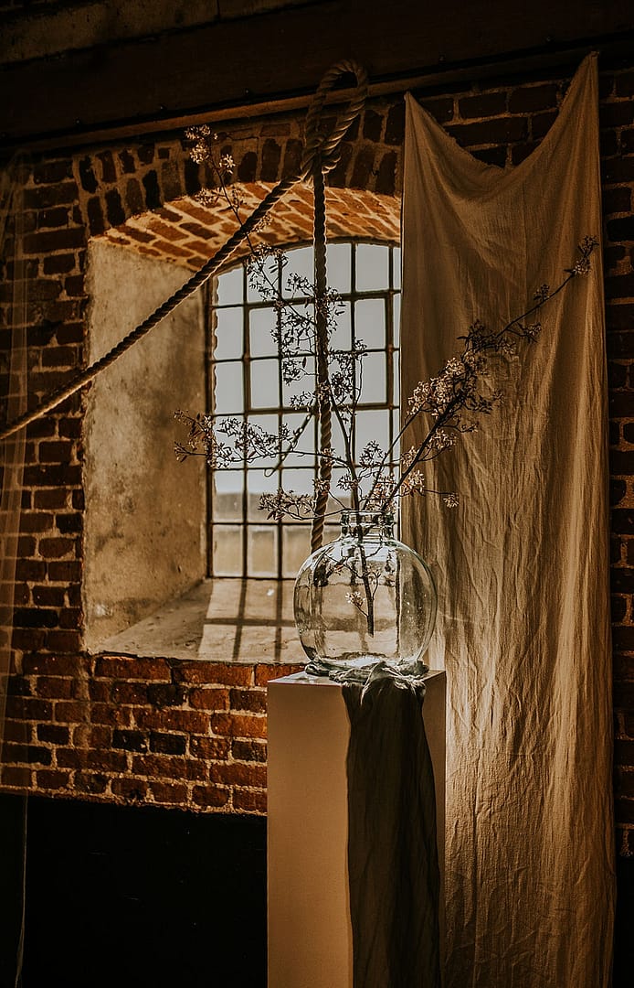 Image by <a class="text-p3" href="https://www.auroragrey.co.uk" target="_blank">Aurora Grey Photography</a>.