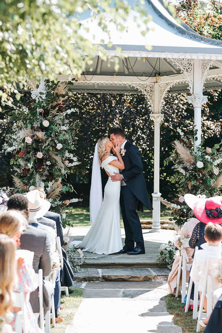 Image by <a class="text-p3" href="https://pearbearphotography.com" target="_blank">Pear & Bear Photography.</a>