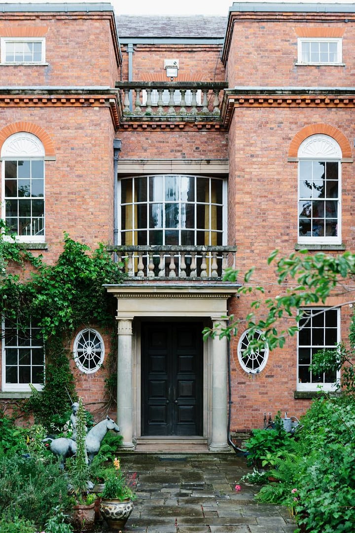 Image by <a class="text-p3" href="http://www.jadeosbornephotography.com" target="_blank">Jade Osborne Photography</a>.