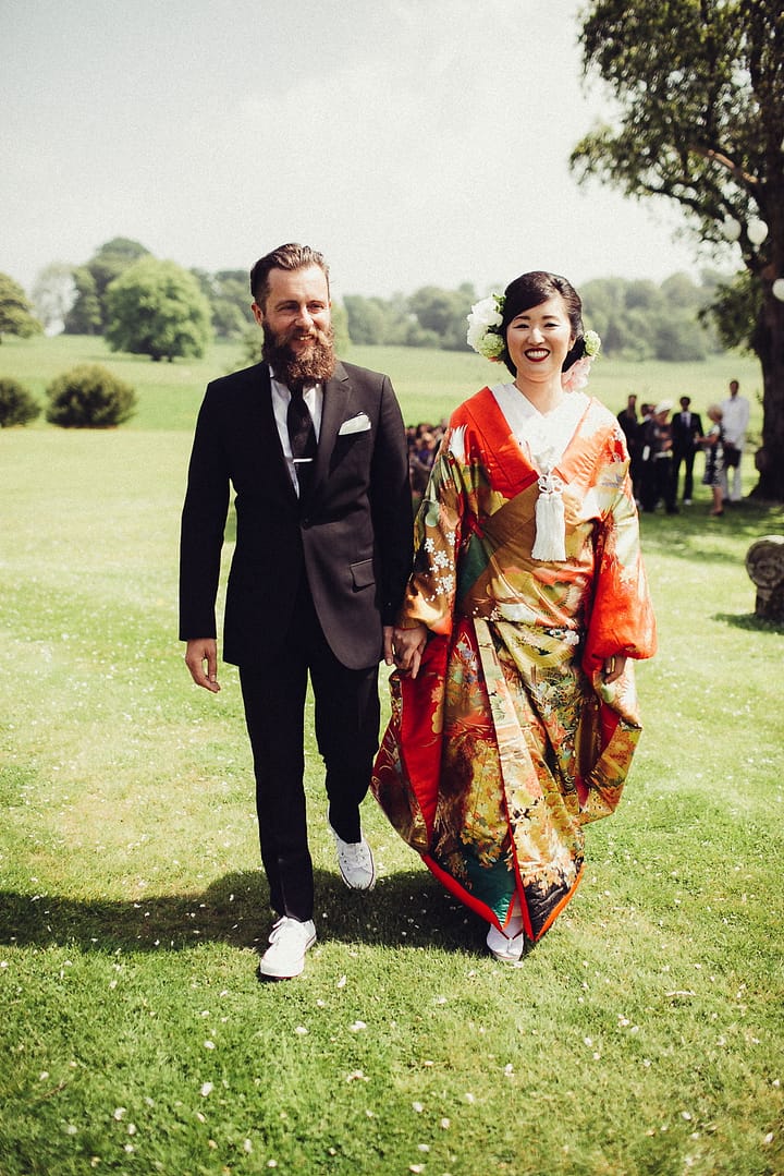 Image by <a class="text-p3" href="http://flowertoss.com" target="_blank">Flowertoss Weddings</a>.
