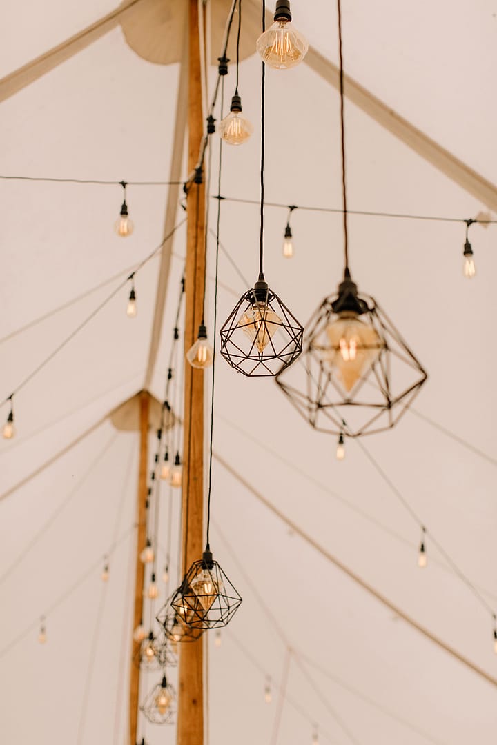 Image by <a class="text-p3" href="http://www.rebeccagoddardphotography.com" target="_blank">Rebecca Goddard Photography</a> | Planning <a class="text-p3" href="http://www.katrinaotterweddings.co.uk" target="_blank">Katrina Otter Weddings</a>.