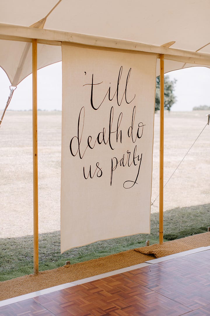 Image by <a class="text-p3" href="http://www.rebeccagoddardphotography.com" target="_blank">Rebecca Goddard Photography</a> | Planning <a class="text-p3" href="http://www.katrinaotterweddings.co.uk" target="_blank">Katrina Otter Weddings</a>.