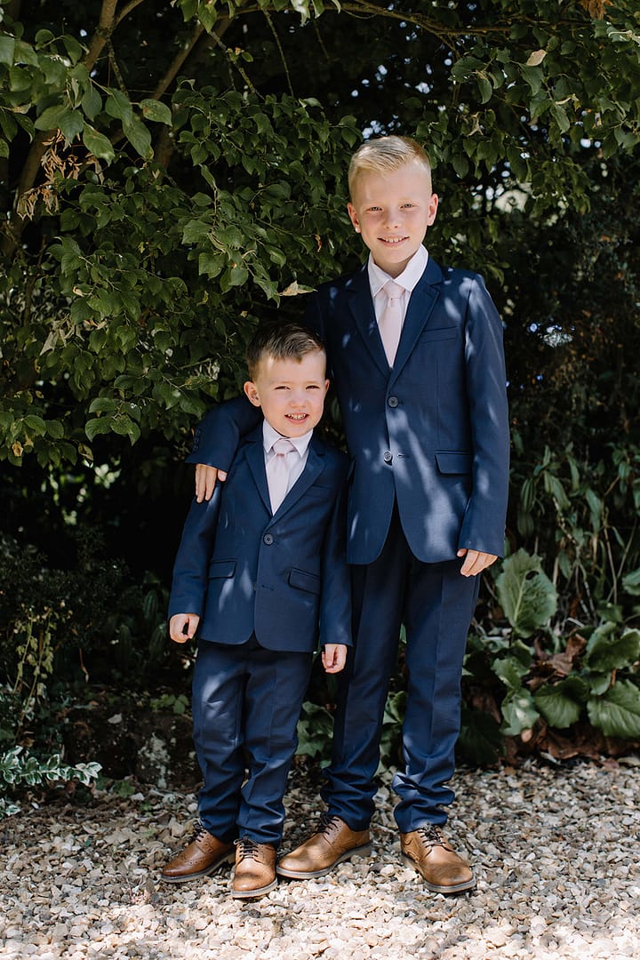 Image by <a class="text-p3" href="http://www.rebeccagoddardphotography.com" target="_blank">Rebecca Goddard Photography</a> | Planning <a class="text-p3" href="http://www.katrinaotterweddings.co.uk" target="_blank">Katrina Otter Weddings</a>.