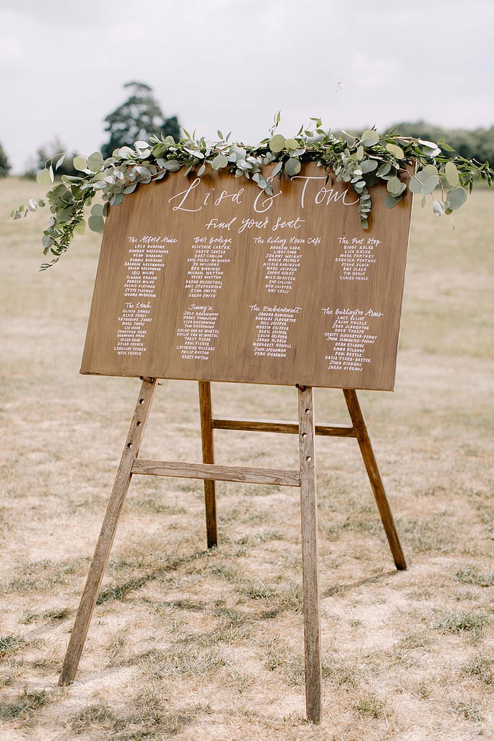 Image by <a class="text-p3" href="http://www.rebeccagoddardphotography.com" target="_blank">Rebecca Goddard Photography</a> | Planning <a class="text-p3" href="http://www.katrinaotterweddings.co.uk" target="_blank">Katrina Otter Weddings</a>.