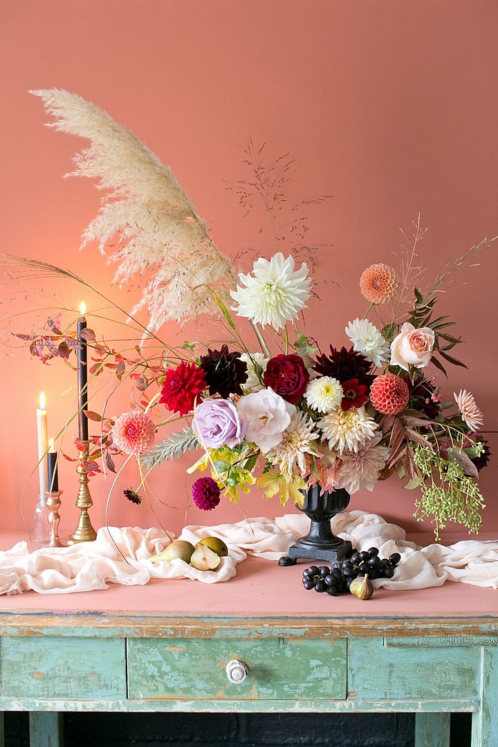 Image by <a class="text-p3" href="http://www.corettefauxphotography.co.uk" target="_blank">Corette Faux Photography</a> | Flowers by <a class="text-p3" href="https://jennibloom.com" target="_blank">Jenni Bloom Floral Design Studio</a>.