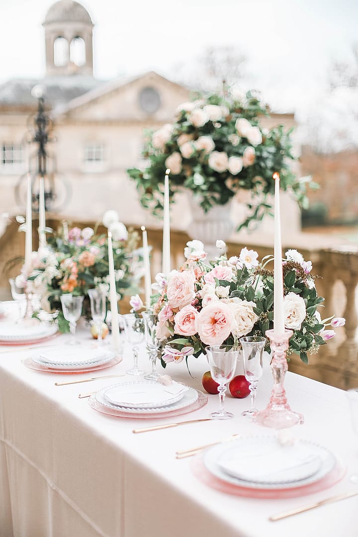 Image by <a class="text-p3" href="https://www.charlottewisephotography.co.uk" target="_blank">Charlotte Wise Fine Art Photography</a> | Flowers by <a class="text-p3" href="https://www.bloominghaus.com" target="_blank">Blooming Haus</a>.