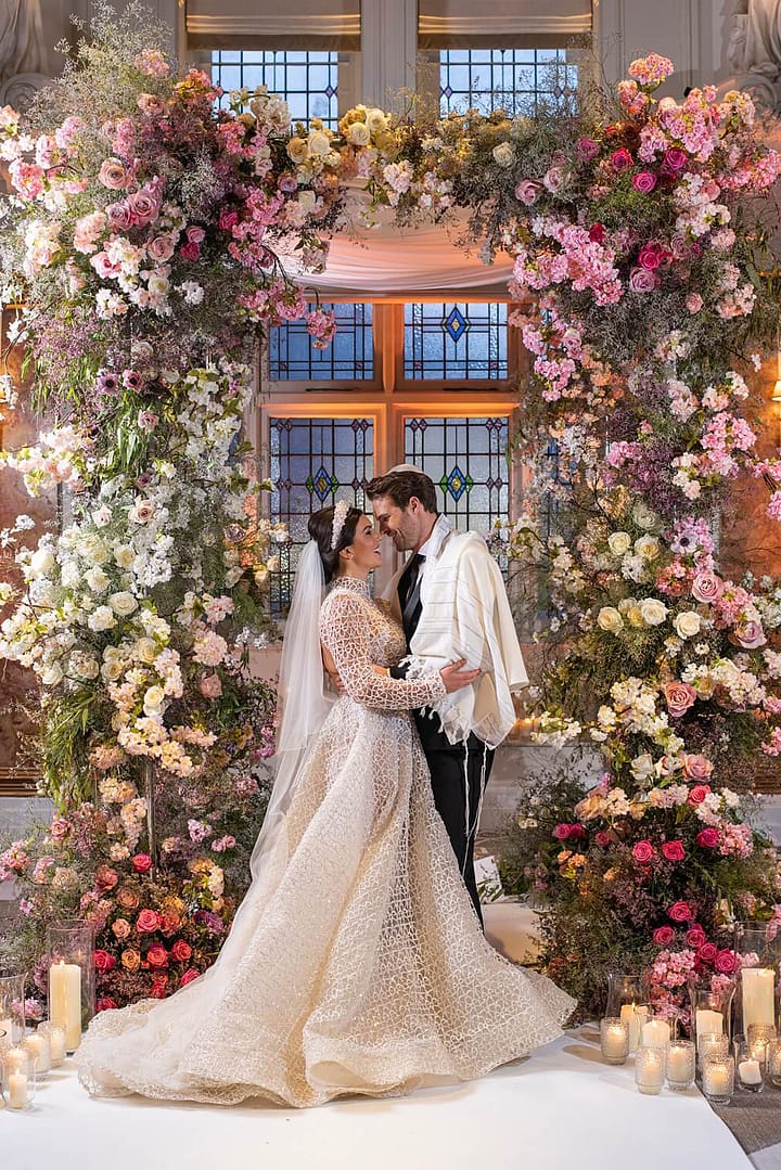 Image by <a class="text-p3" href="http://www.johnnassari.co.uk" target="_blank">John Nassari</a> | Flowers by <a class="text-p3" href="https://www.hayfordandrhodes.co.uk" target="_blank">Hayford & Rhodes</a>.