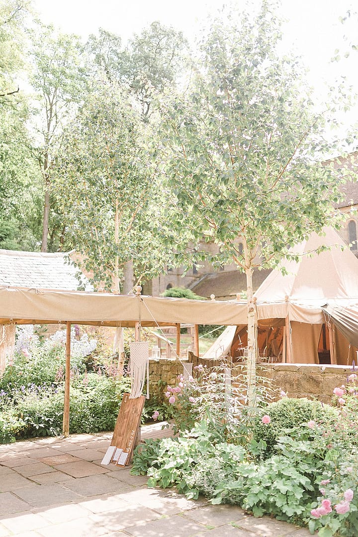 Image by <a class="text-p3" href="http://sarahjaneethan.co.uk" target="_blank">Sarah-Jane Ethan Photography</a>.