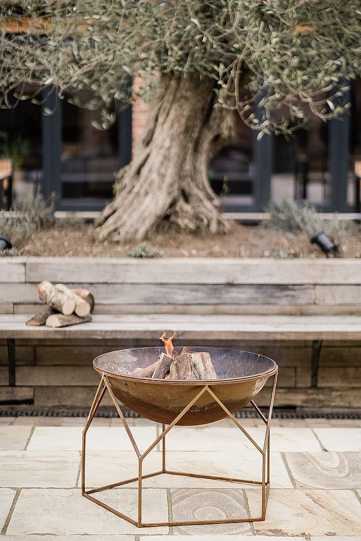 Image by <a class="text-p3" href="https://charlotteevephotography.com" target="_blank">Charlotte Eve Photography</a>.