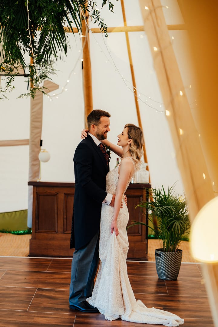 Image by <a class="text-p3" href="https://lunaweddings.co.uk" target="_blank">Luna Wedding Photography</a>.