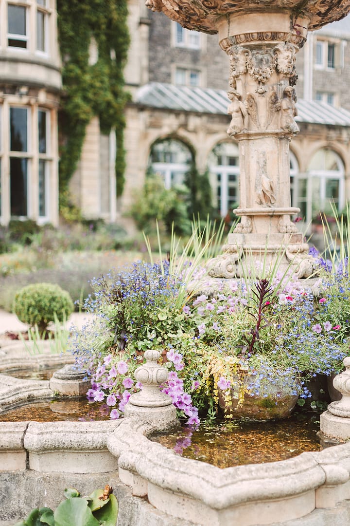 Image by <a class="text-p3" href="http://christinasarah.com" target="_blank">Christina Sarah Photography</a>.