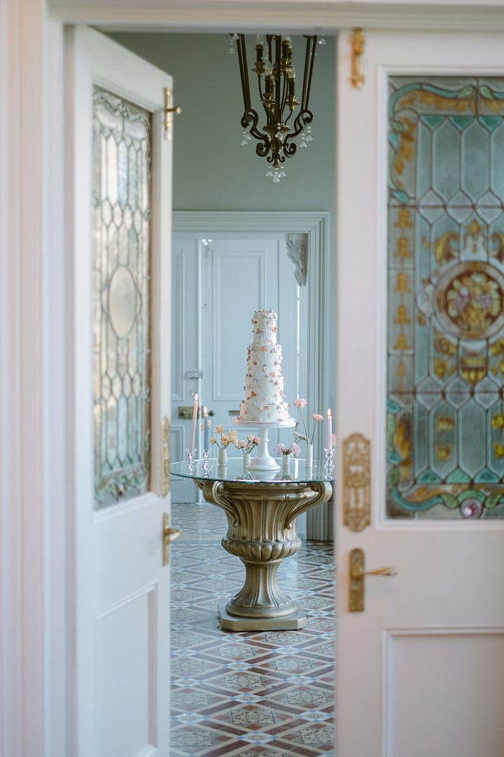 Image by <a class="text-p3" href="https://www.charlottewisephotography.co.uk" target="_blank">Charlotte Wise Fine Art Photography</a>.