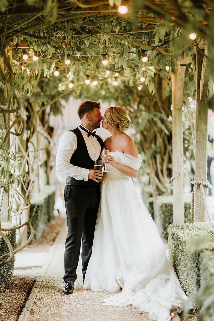 Image by <a class="text-p3" href="http://www.fayandreaweddings.co.uk" target="_blank">Fayandrea Weddings</a>.