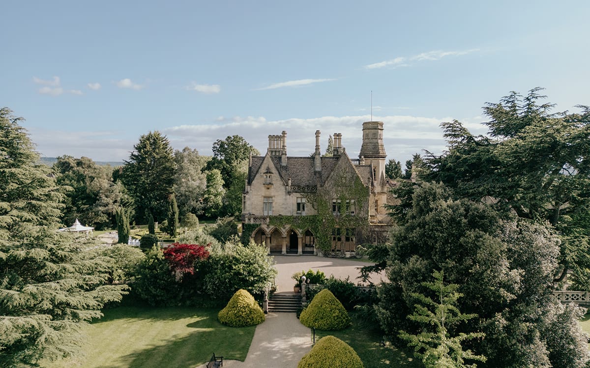 Manor By The Lake