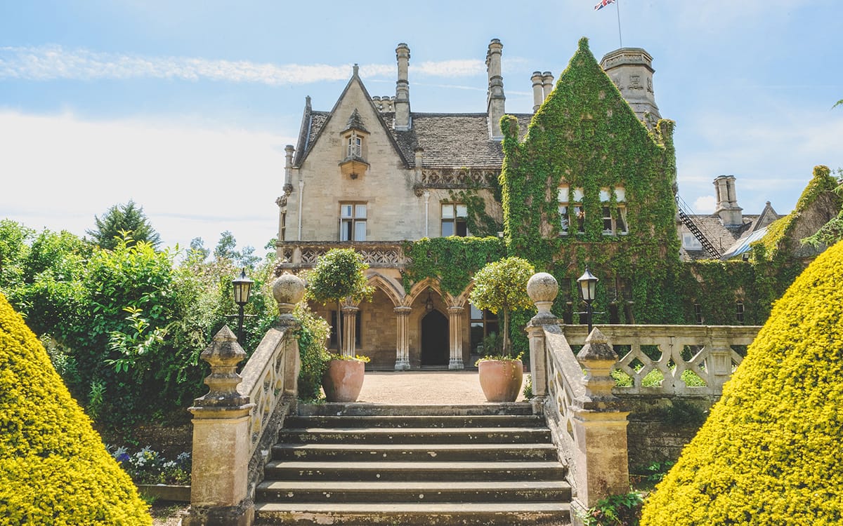 Manor By The Lake