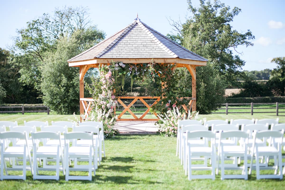 Spring Wedding Inspiration in the English Countryside