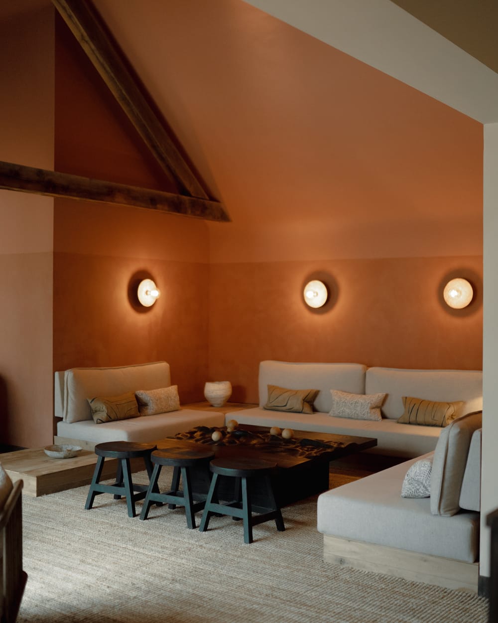 Image by <a class="text-p3" href="https://www.rebeccasearlephotography.co.uk" target="_blank">Rebecca Searle Photography</a>.