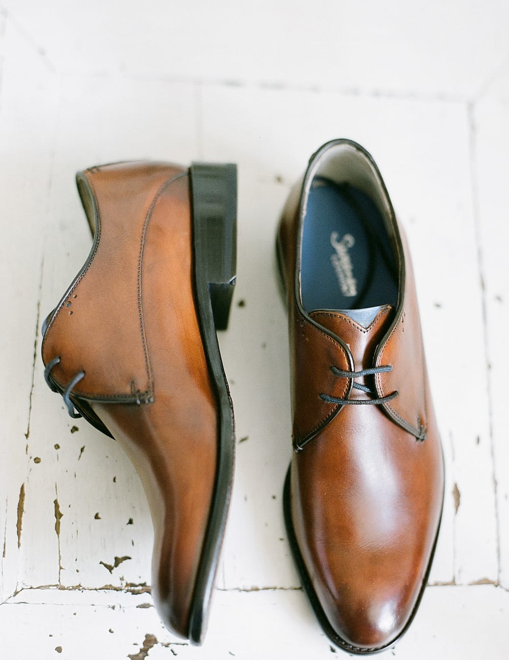 Image by <a class="text-p3" href="http://juliemichaelsen.com" target="_blank">Julie Michaelsen Photography</a> | Planning by <a class="text-p3" href="https://www.vanillaroseweddings.co.uk" target="_blank">Vanilla Rose Weddings</a>.