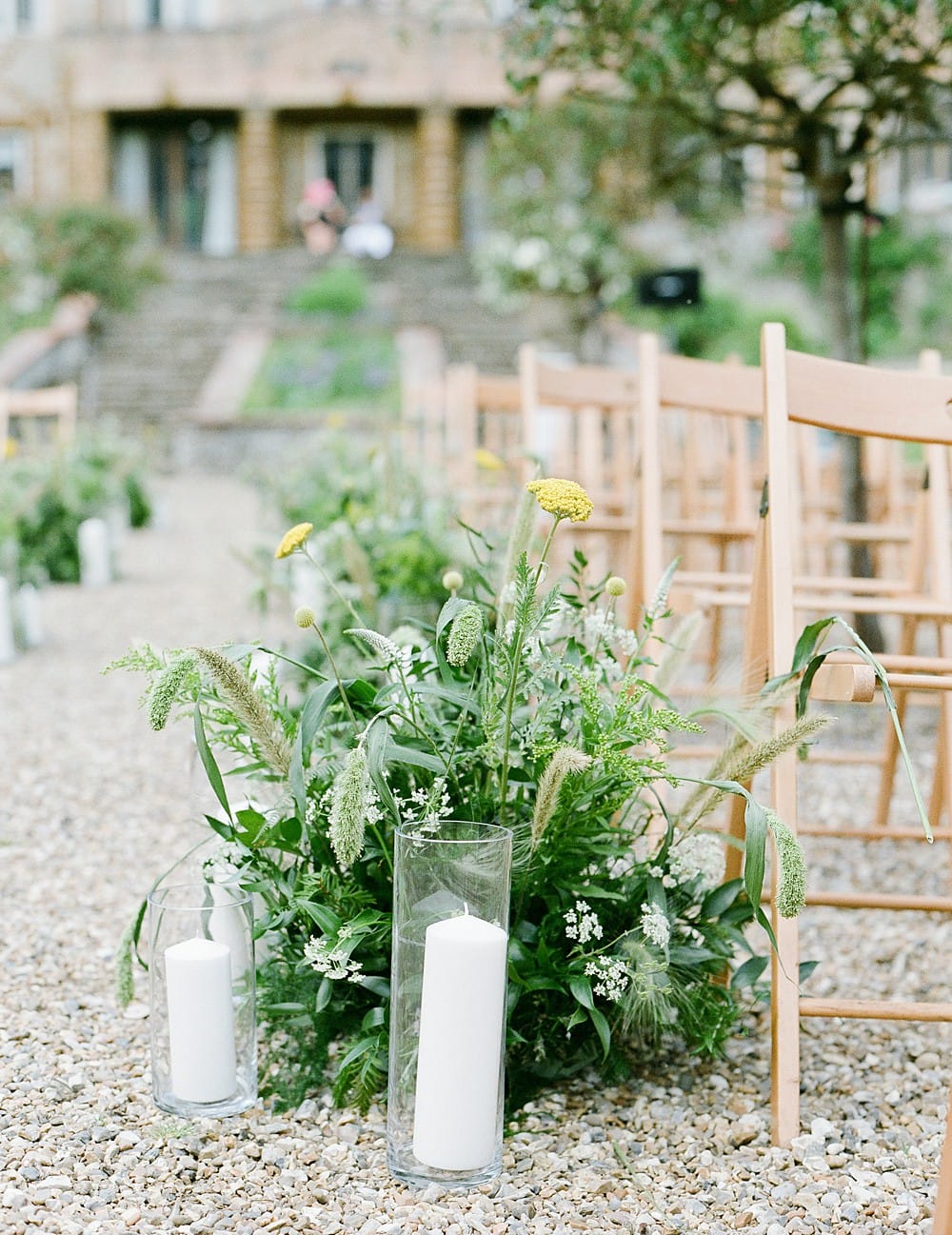 Image by <a class="text-p3" href="http://juliemichaelsen.com" target="_blank">Julie Michaelsen Photography</a> | Planning by <a class="text-p3" href="https://www.vanillaroseweddings.co.uk" target="_blank">Vanilla Rose Weddings</a>.