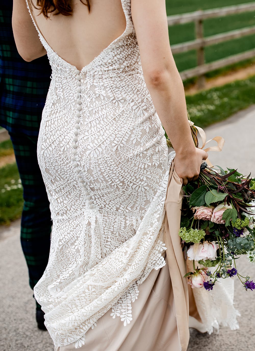 Image by <a class="text-p3" href="https://www.esmesaville.com/" target="_blank">Esme Saville Photography</a>.