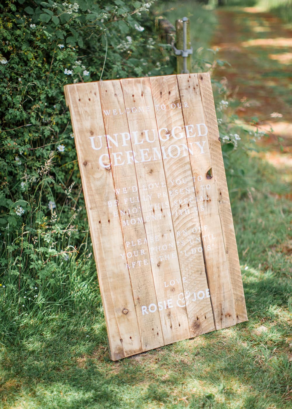 Image by <a class="text-p3" href="https://www.wookiephotography.com/" target="_blank">Amy O'Boyle Photography</a> | Wedding Planning <a class="text-p3" href="http://www.katrinaotterweddings.co.uk" target="_blank">Katrina Otter Weddings</a>.