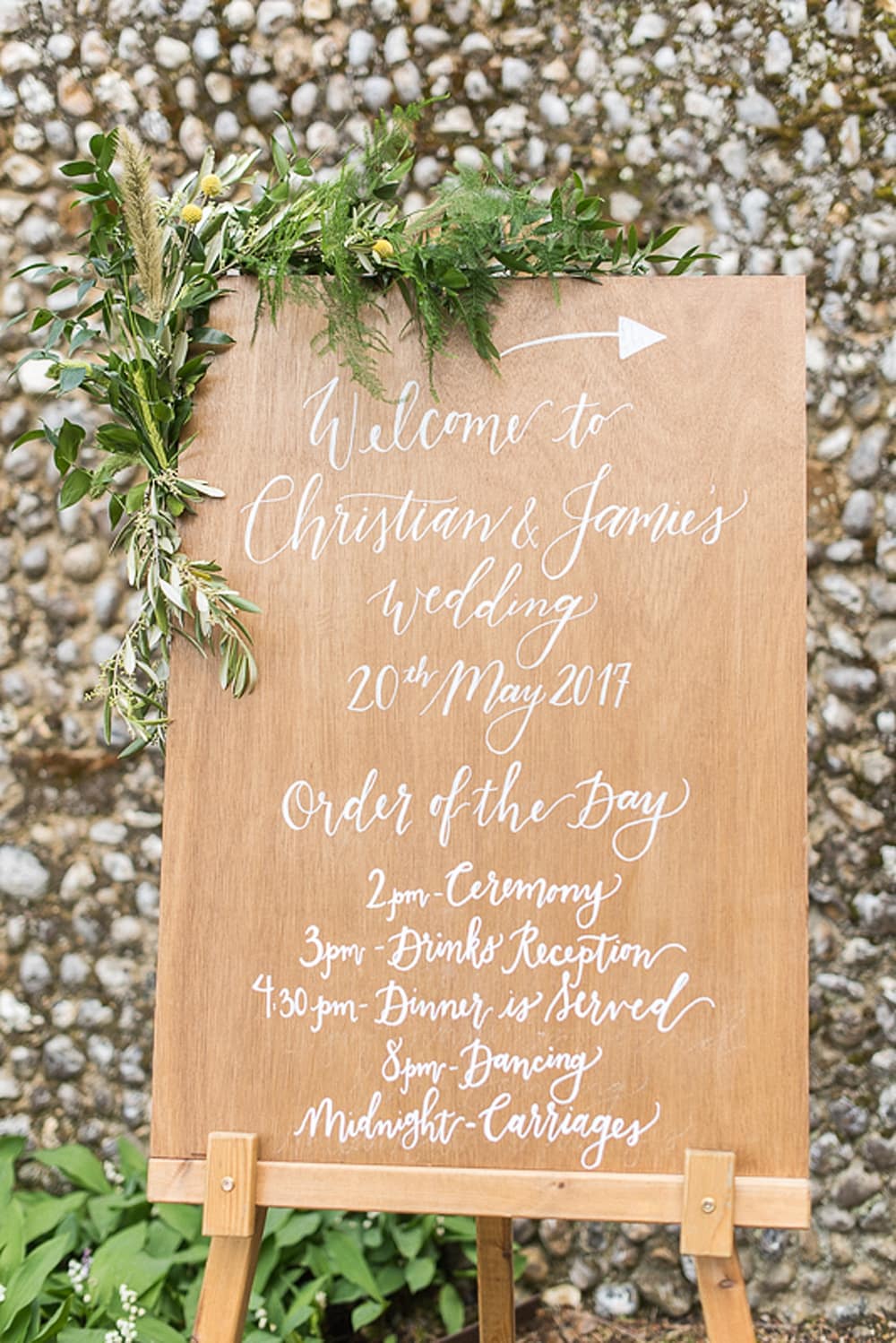 Image by <a class="text-p3" href="http://juliemichaelsen.com" target="_blank">Julie Michaelsen Photography</a> | Planning by <a class="text-p3" href="https://www.vanillaroseweddings.co.uk" target="_blank">Vanilla Rose Weddings</a>.