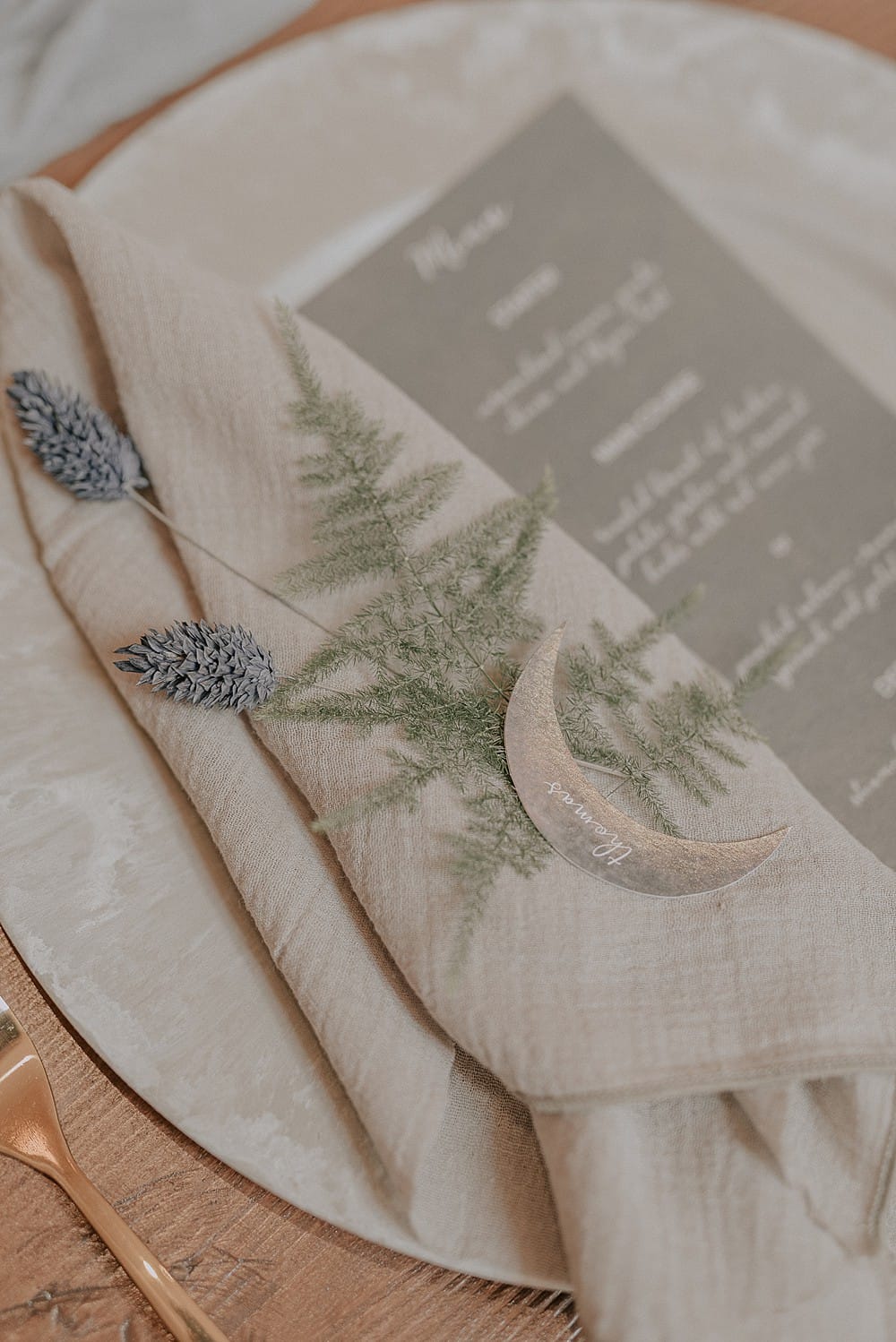 Image by <a class="text-p3" href="https://www.ellensear.co.uk" target="_blank">Ellen Sear Photography</a>.