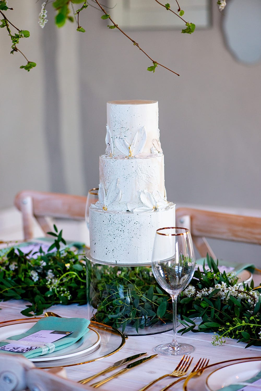 Image by <a class="text-p3" href="https://www.lauradownham.co.uk" target="_blank">Laura Downham Photography</a>.