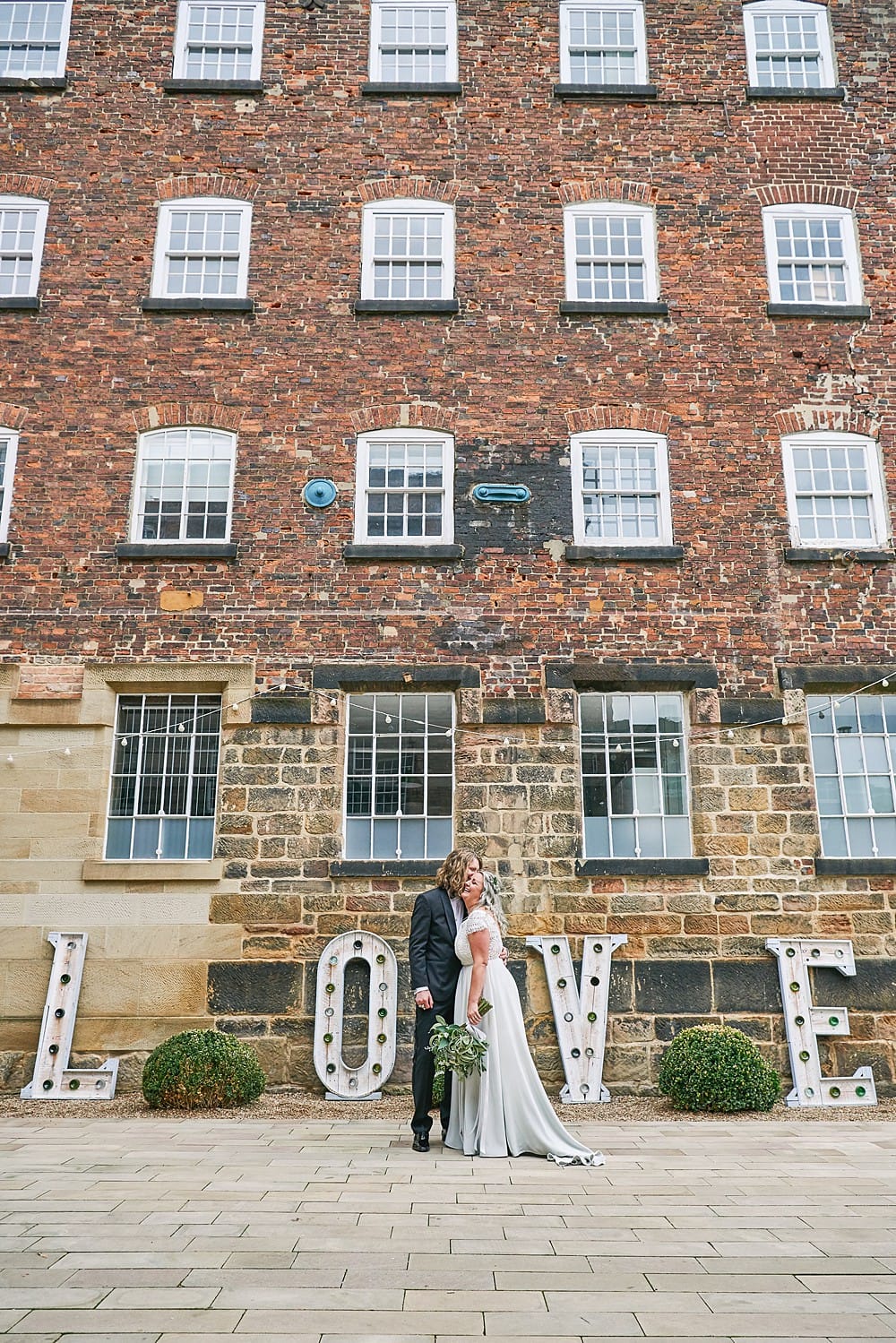 Image by <a class="text-p3" href="https://weddingsbysallyrose.com" target="_blank">Weddings by Sally Rose</a>.