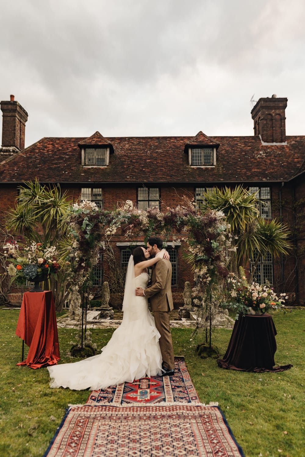 Image by <a class="text-p3" href="https://thechamberlins.co" target="_blank">The Chamberlins</a>.