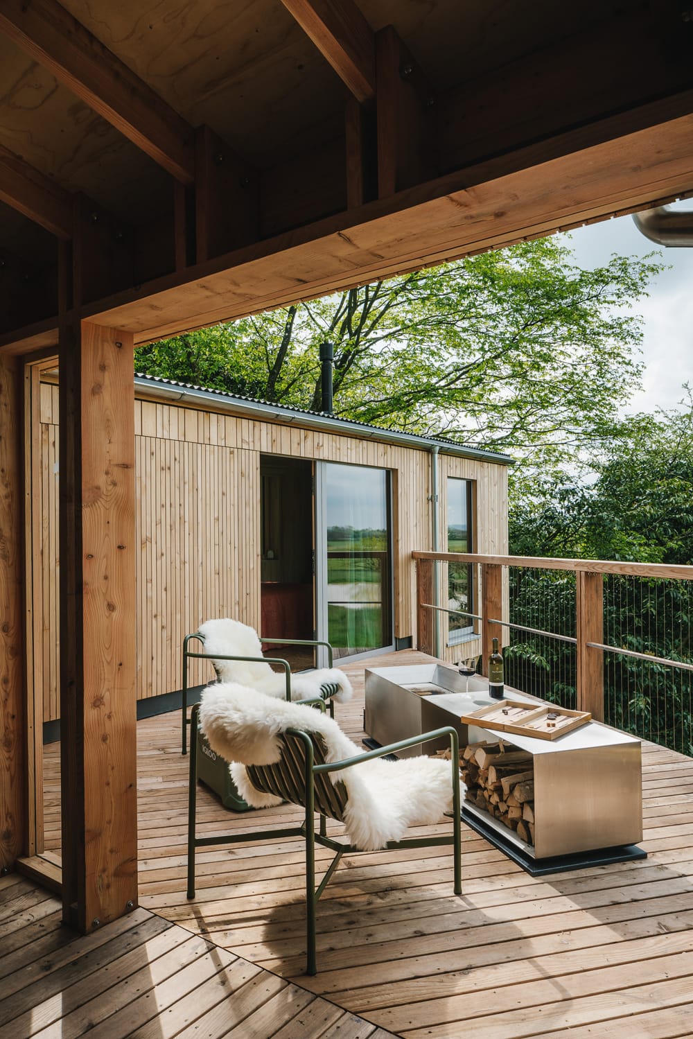 Image by <a class="text-p3" href="http://brettcharlesphotography.co.uk" target="_blank">Brett Charles Photography</a>.