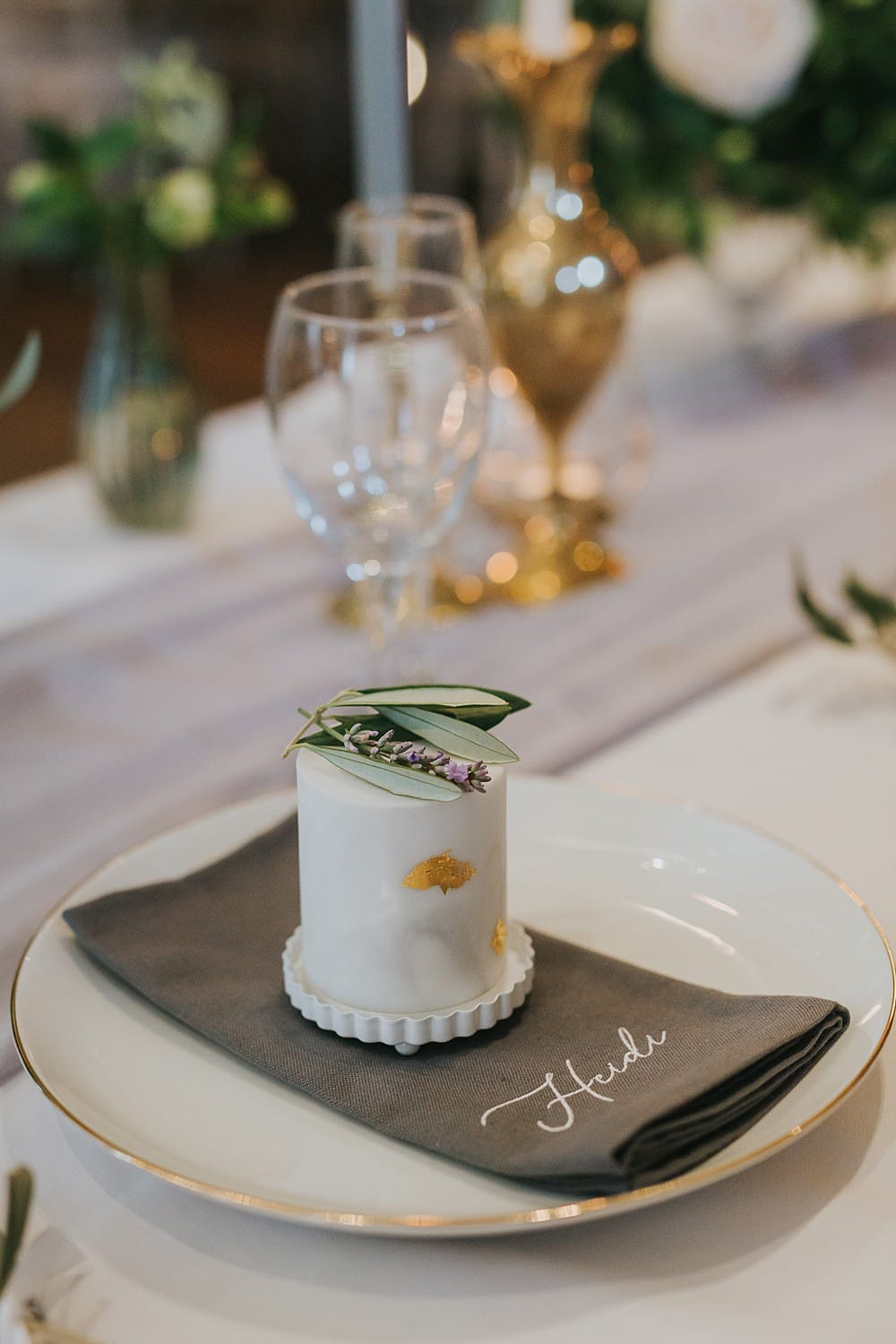 Image by <a class="text-p3" href="http://www.lauracalderwood.co.uk" target="_blank">Laura Calderwood Photography</a>.