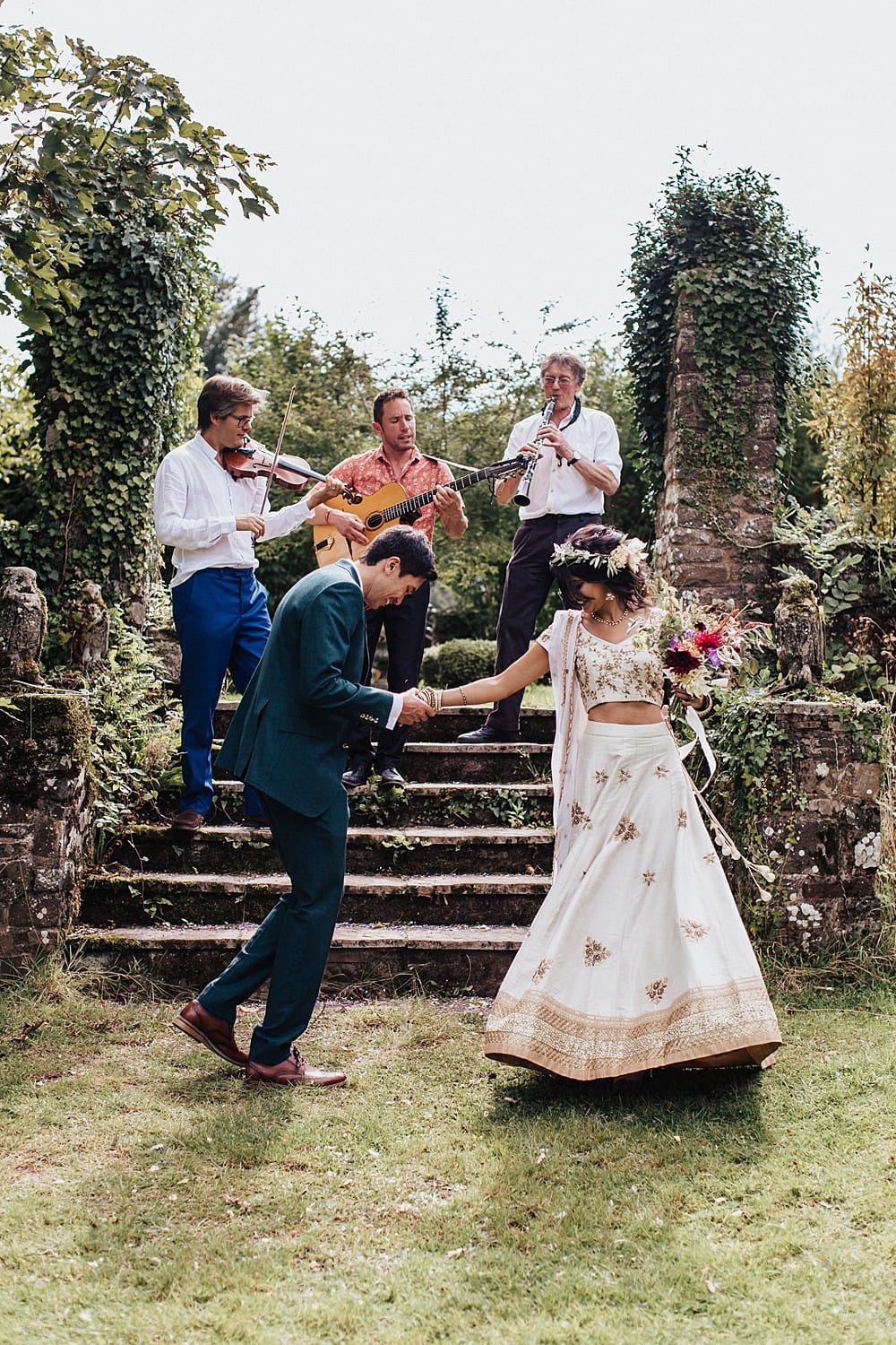 Image by <a class="text-p3" href="https://www.emma-barrow.com" target="_blank">Emma Barrow</a>.