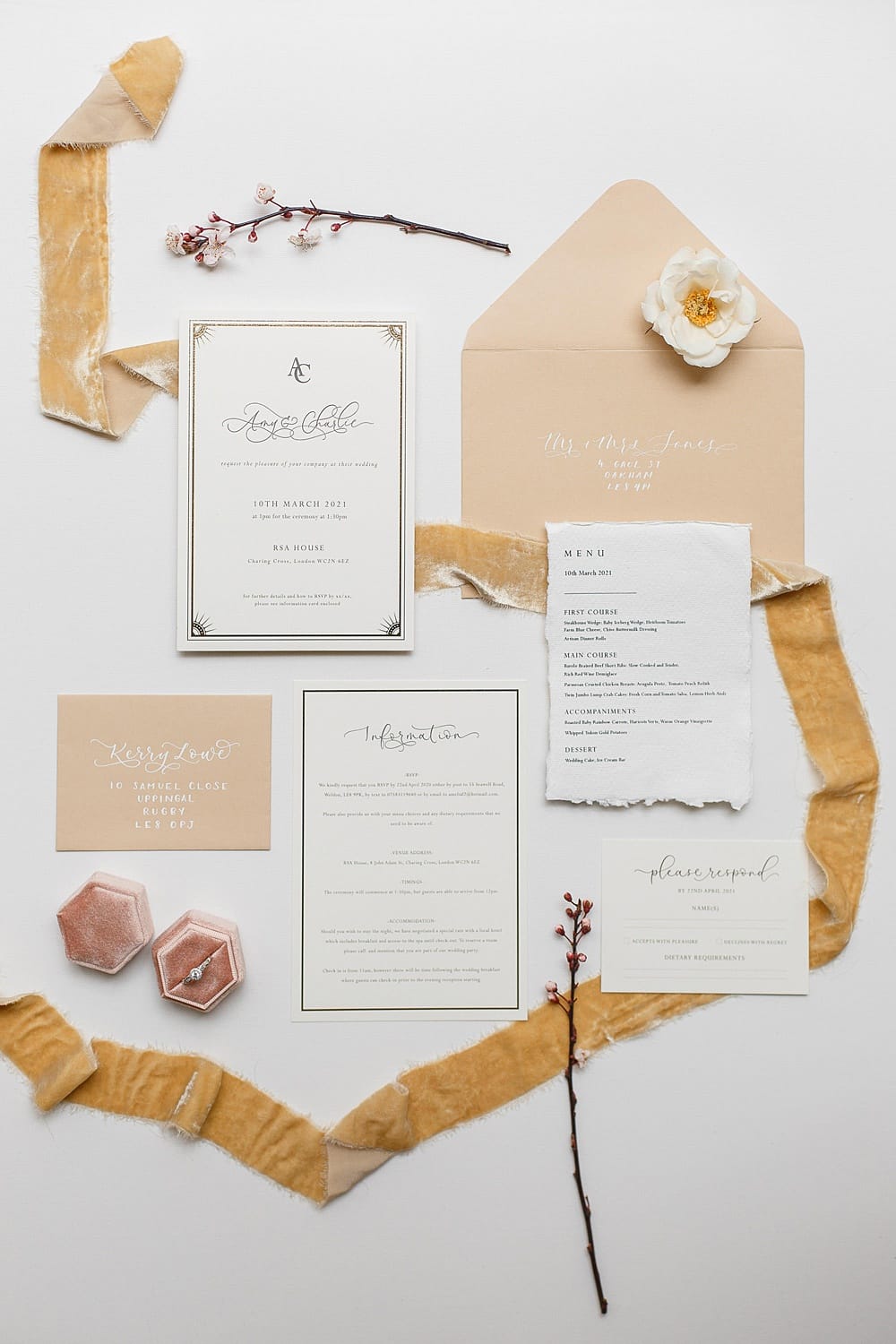 Image by <a class="text-p3" href="http://helenwarner.co.uk" target="_blank">Helen Warner Photography</a>.