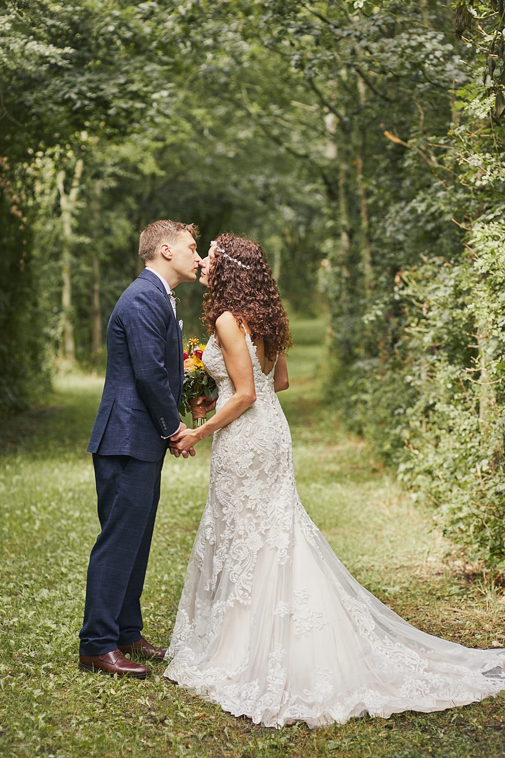 Image by <a class="text-p3" href="http://helloromancephotography.com" target="_blank">Hello Romance Photography</a>.