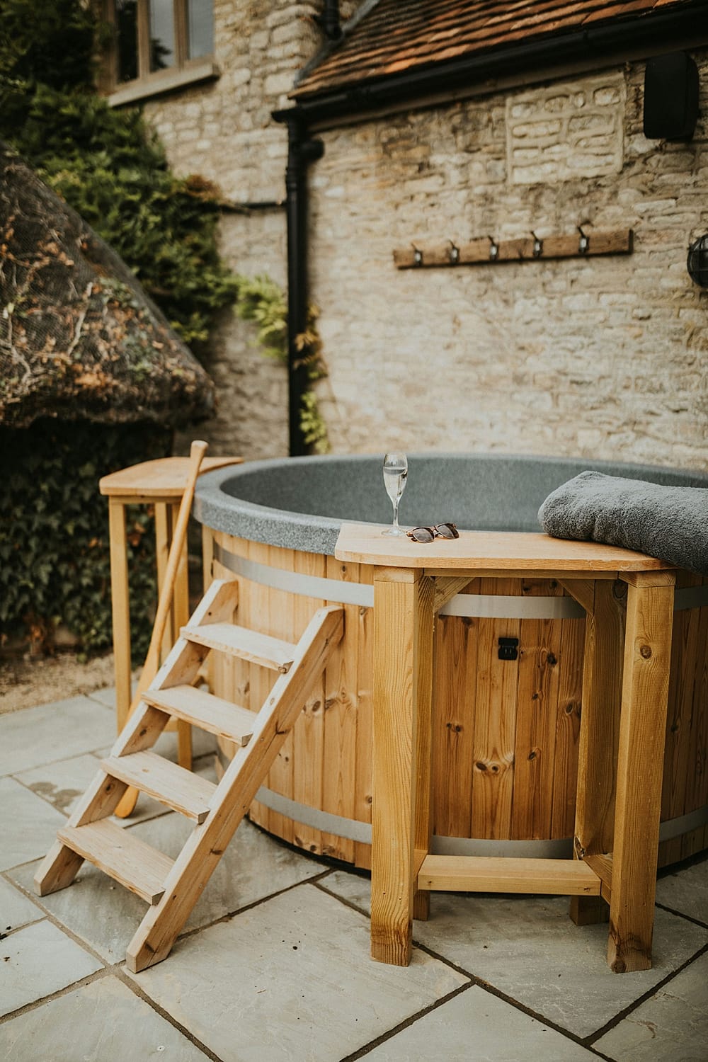 Image by <a class="text-p3" href="https://www.igordemba.com" target="_blank">Igor Demba</a>.