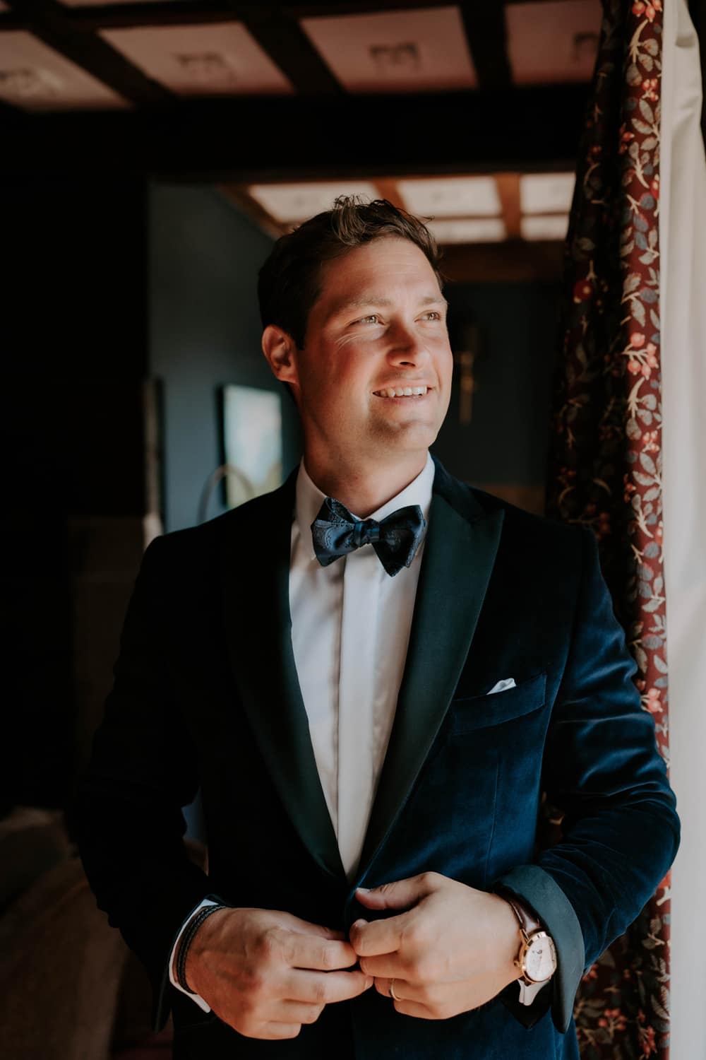 Image by <a class="text-p3" href="https://emilyjayneweddings.co.uk" target="_blank">Emily Jayne Weddings</a>.