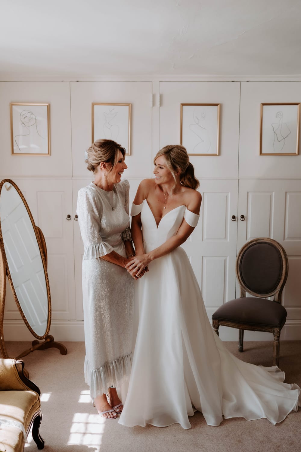 Image by <a class="text-p3" href="https://emilyjayneweddings.co.uk" target="_blank">Emily Jayne Weddings</a>.